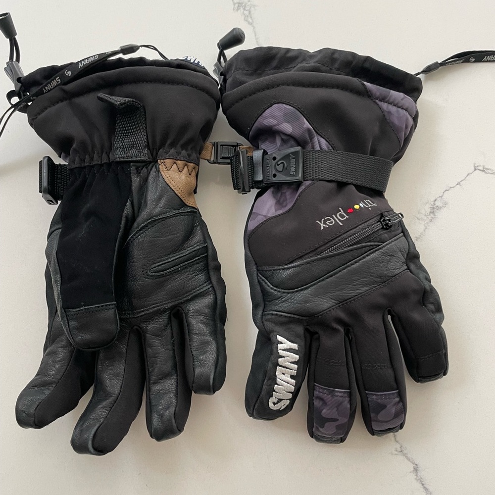 Swany kids winter gloves. Xl 11/12. EUC camp color